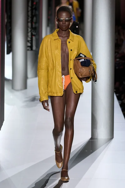 Look 15